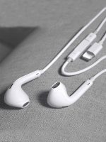 Apple EarPods with Lightning Connector - Image 2